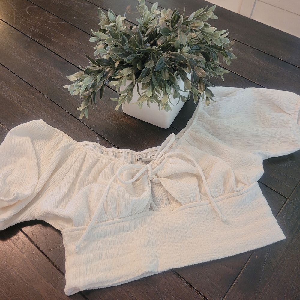 American Eagle Outfitters Cropped Cream Off-Shoulder Blouse-Medium
